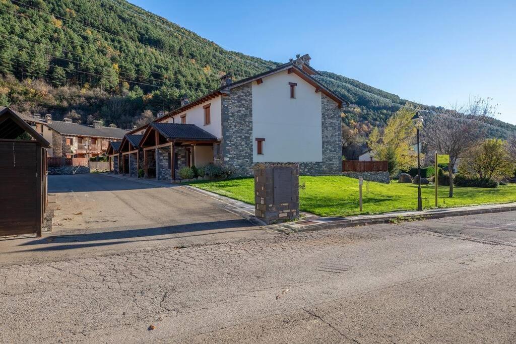 דירות Villanúa Casa Nieves מראה חיצוני תמונה