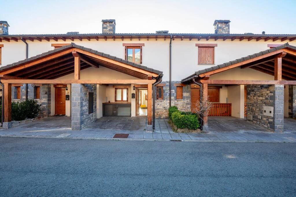 דירות Villanúa Casa Nieves מראה חיצוני תמונה